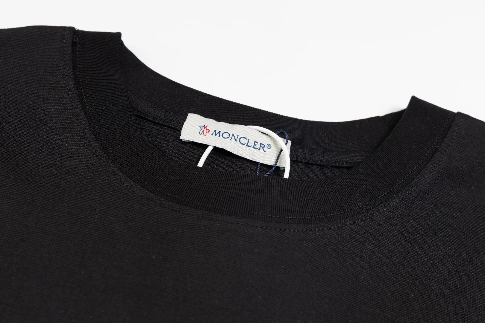 【 MONCLER】 2024 New Arrival Premium LOGO ， Premium ， 230 ， ， ， ！ Same Style ❗️ Same Style， In Stock！ Size：S M L XL XXL ：Black White